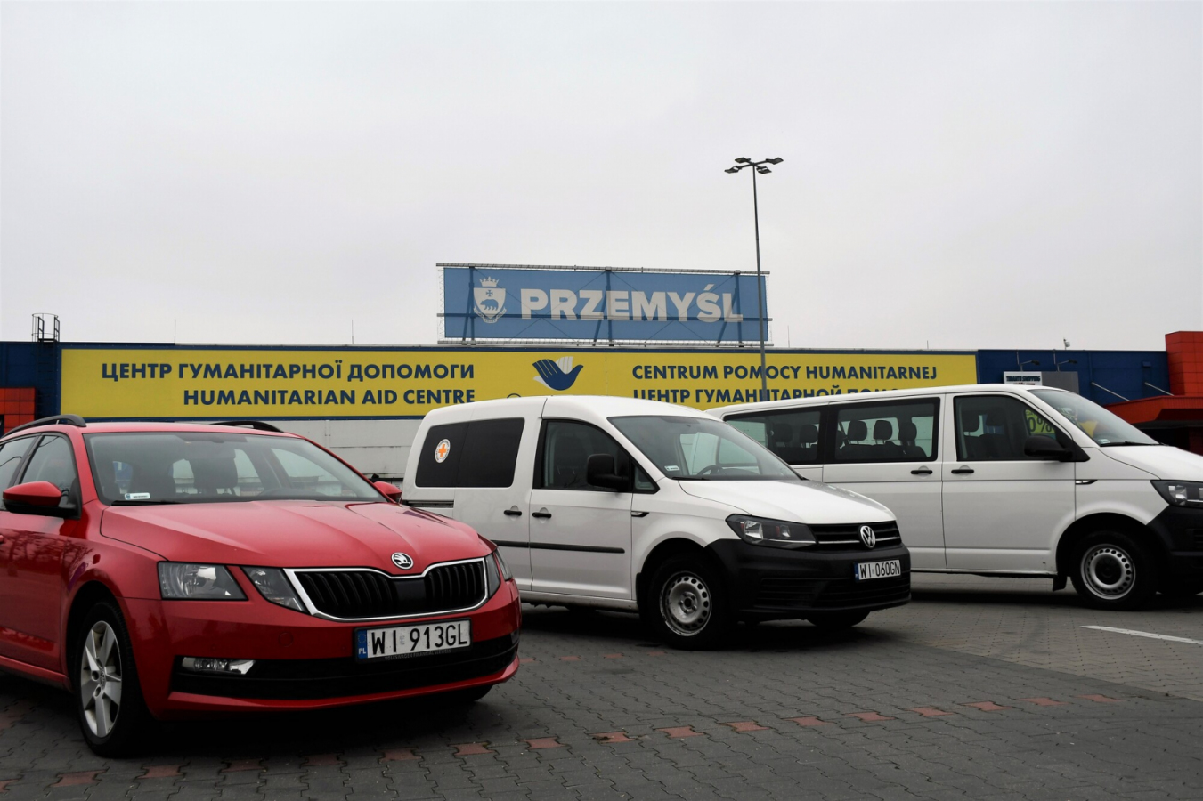 Rzeszowski PCK otrzymał samochody. Dzięki nim pomaga uchodźcom z Ukrainy