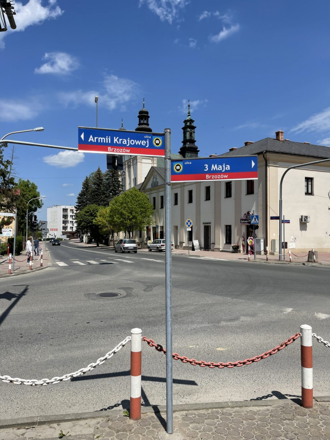 Nowe tabliczki z nazwami ulic w Brzozowie