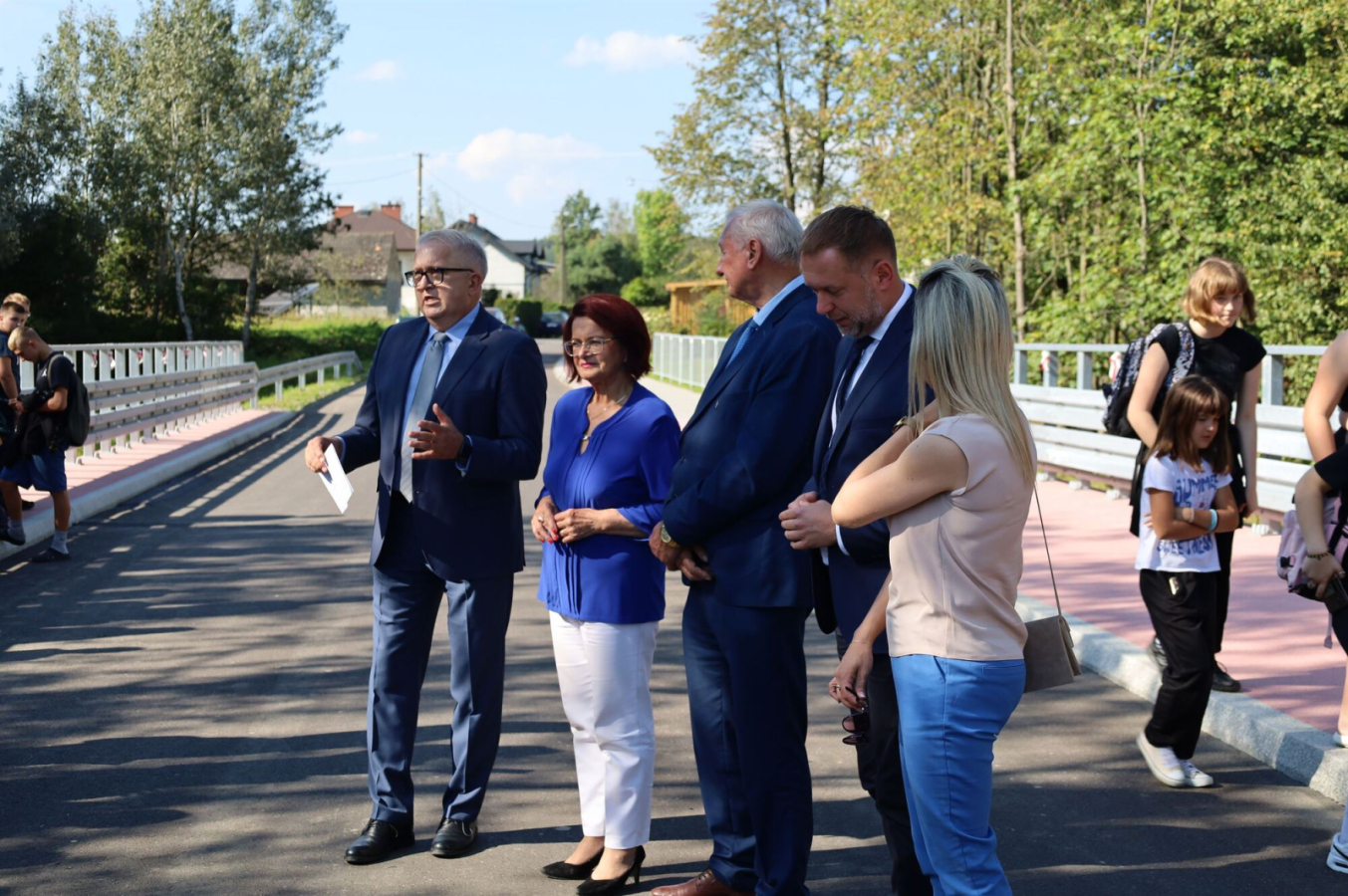 Oddano do użytku przebudowany most i drogę w Osobnicy oraz drogę w Brzyściu